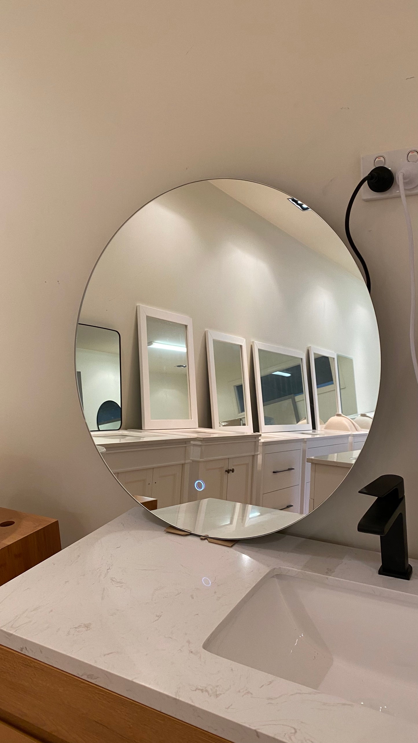 700mm Round LED Mirrors Frameless - Angle-B
