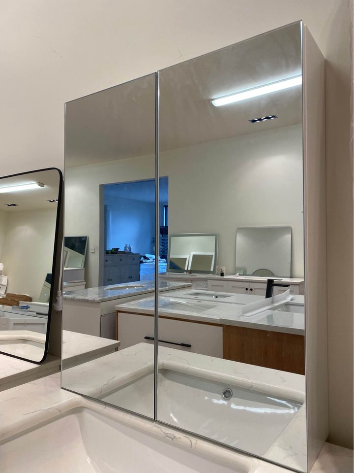 600x720x160mm Cabinet Mirror - AC