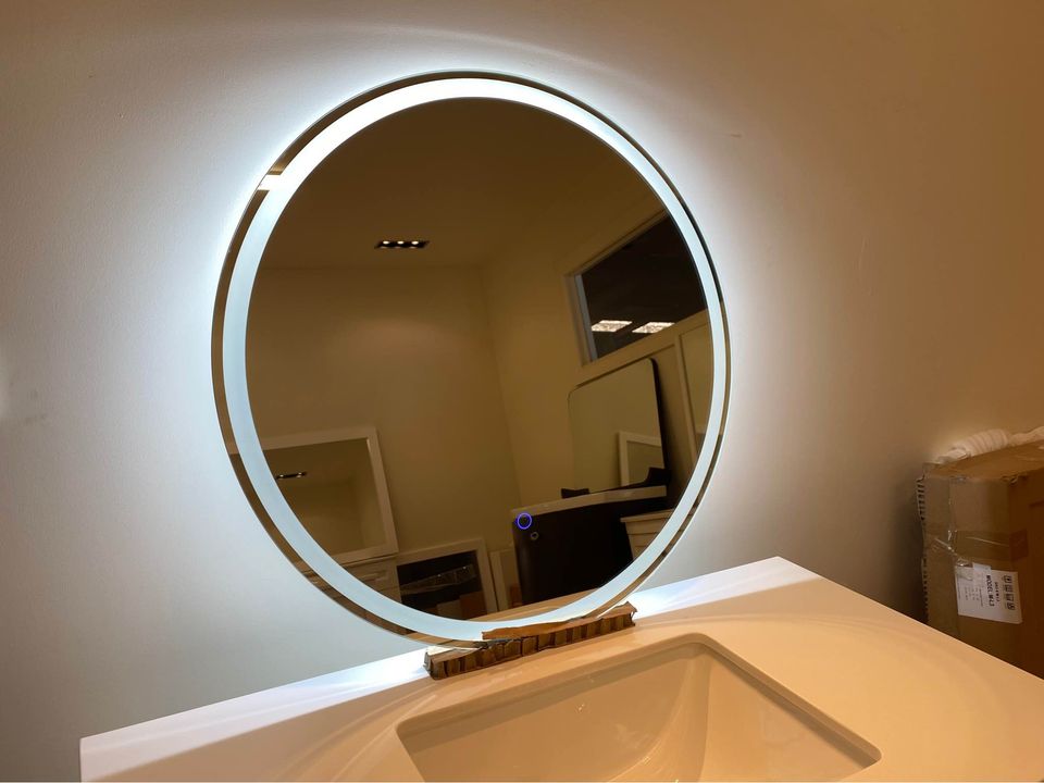 650mm Round LED Mirror - Angle-C