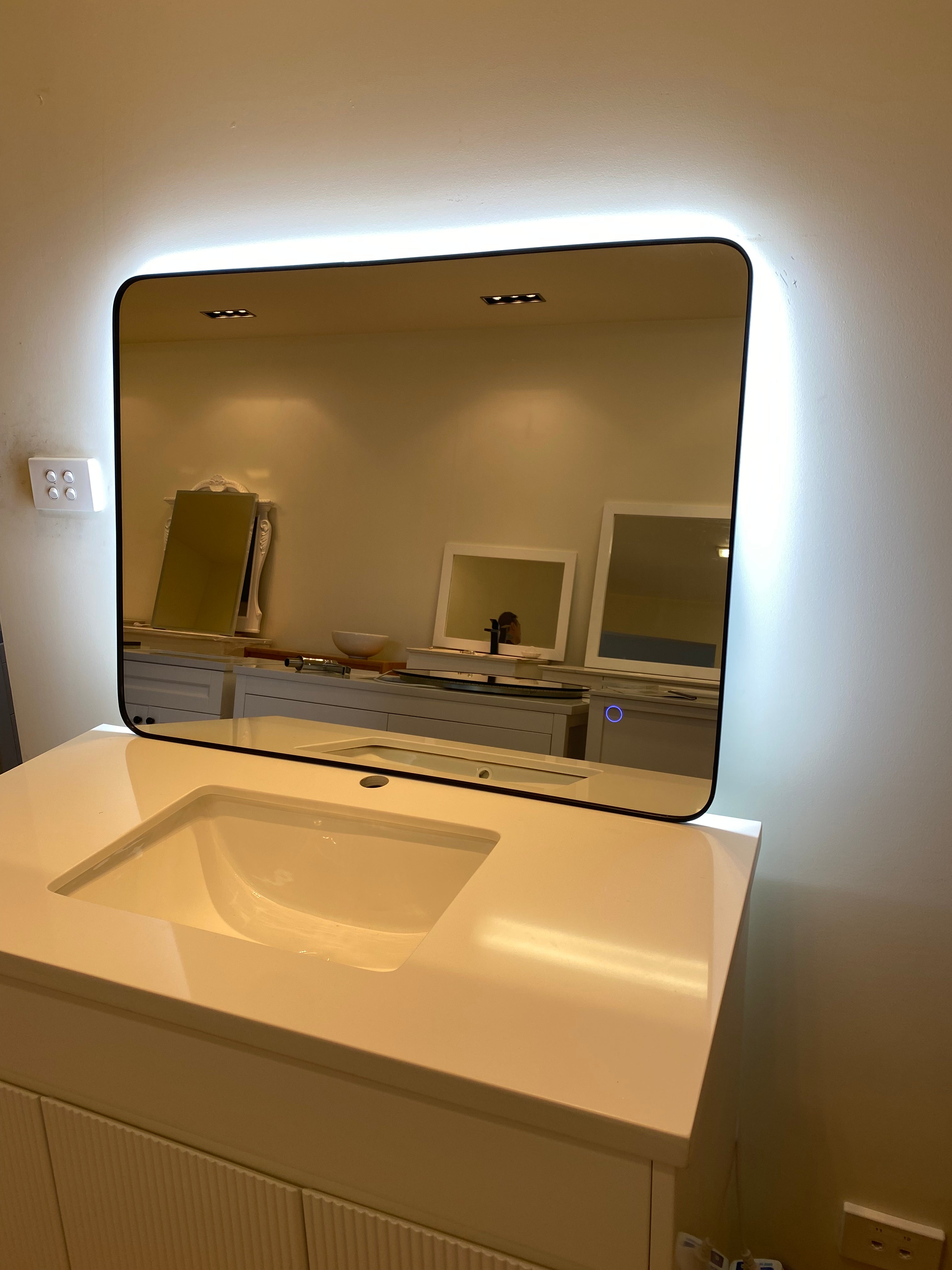 800x600mm Rectangular Black Frame LED Mirror - Emily-C – AuletoAus